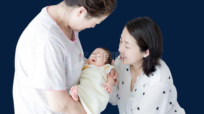 新生儿洗澡脐带未脱落时的正确洗浴方法
