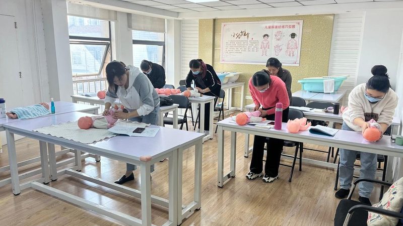 育婴师：育儿路上的贴心守护者